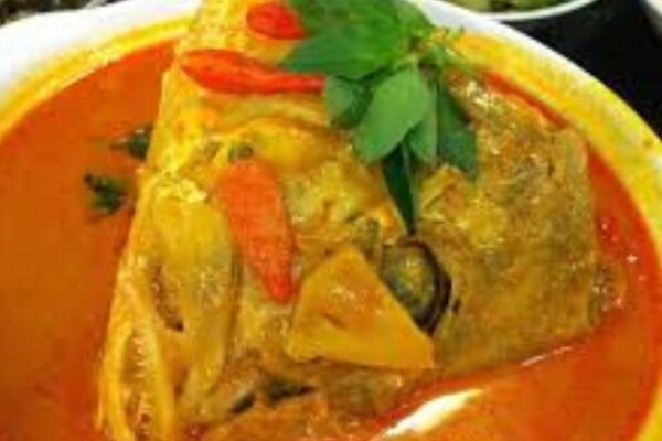 Gulai Kepala Ikan Kakap Khas Rumah Makan Padang