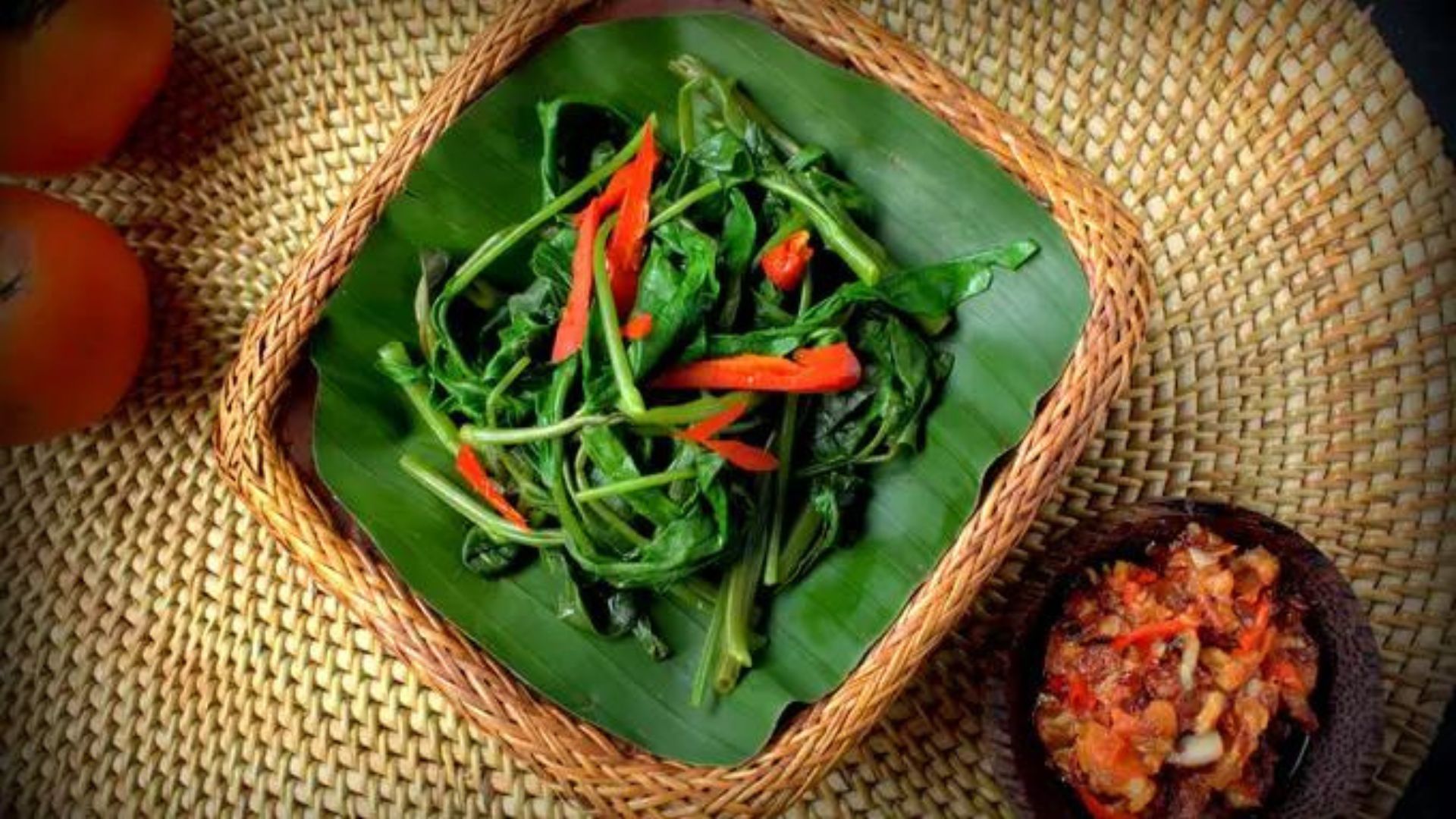 Plecing Kangkung Sederhana Sambal Tomat Terasi Pedas