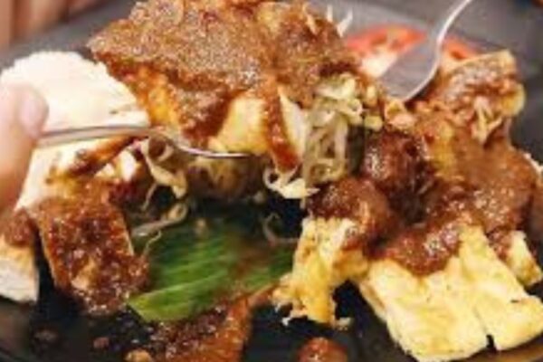 Tahu Tek Makanan Tradisional Khas Surabaya